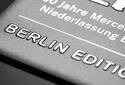 3D hliníkový štítek pro Mercedes, detail na nápis | © RATHGEBER GmbH & Co. KG
