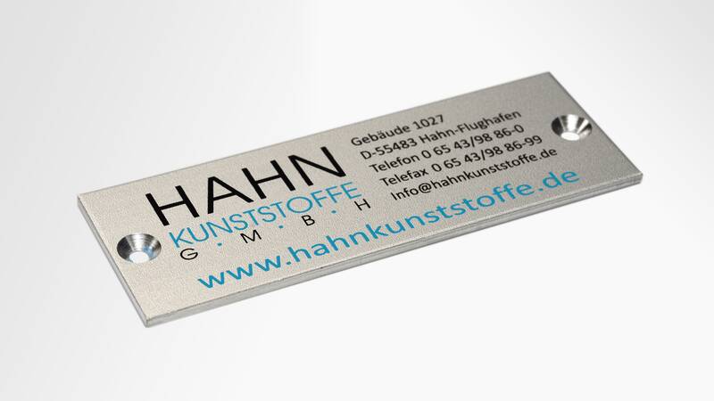 Hliníkový štítek potištěný pro HAHN Kunststoffe